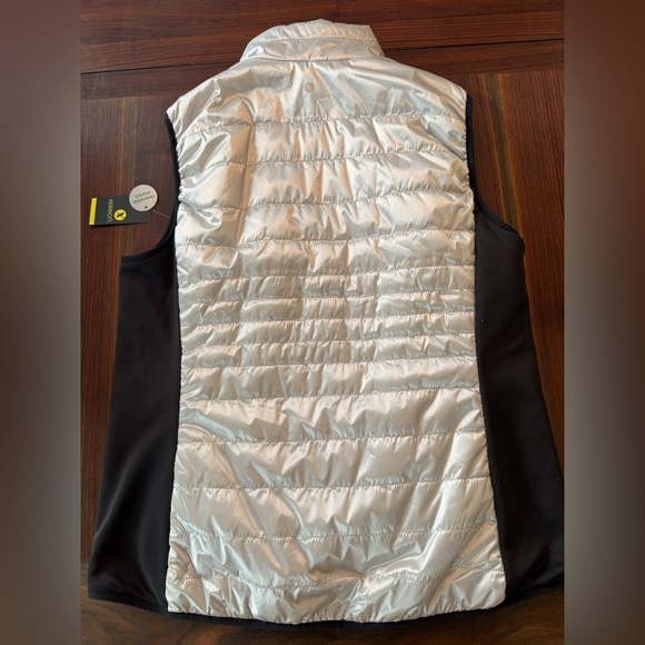 Xersion reversible stretch full zip vest. Black and silver. NWT. XL - Picture 2 of 5
